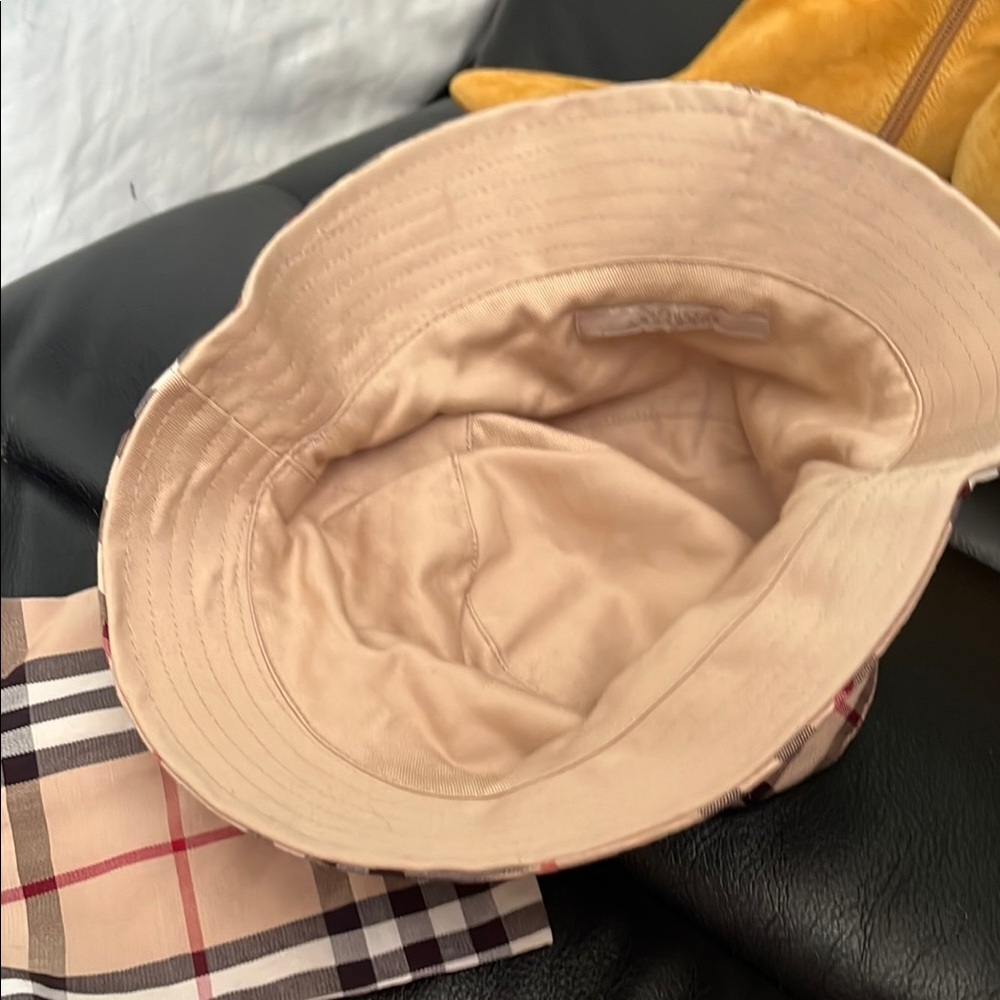 Burberry Tan and Black Hat Classic Curved Brim - Picture 4 of 5